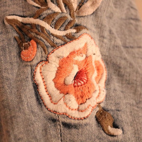 π΄3 for $20π΄ Floral Embroidered Jeans - Picture 8 of 16